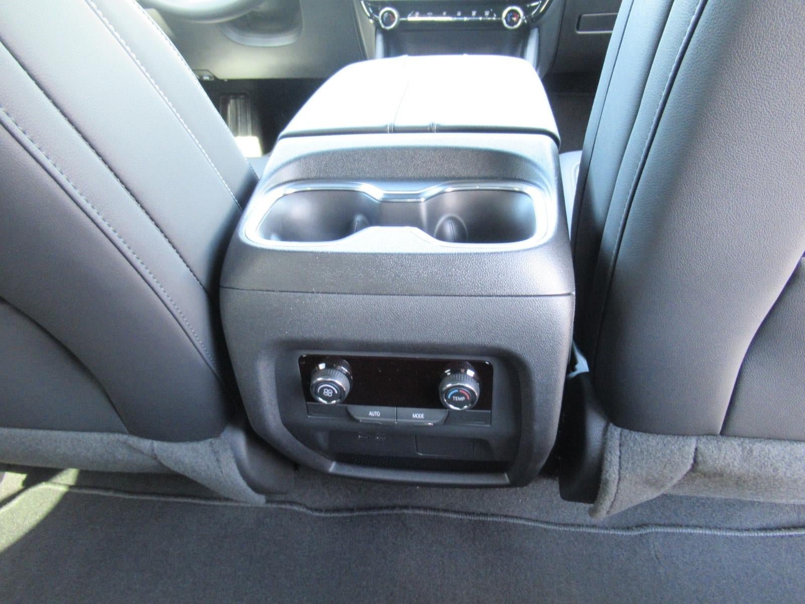 New 2027 Chevrolet Traverse LT FWD image 28