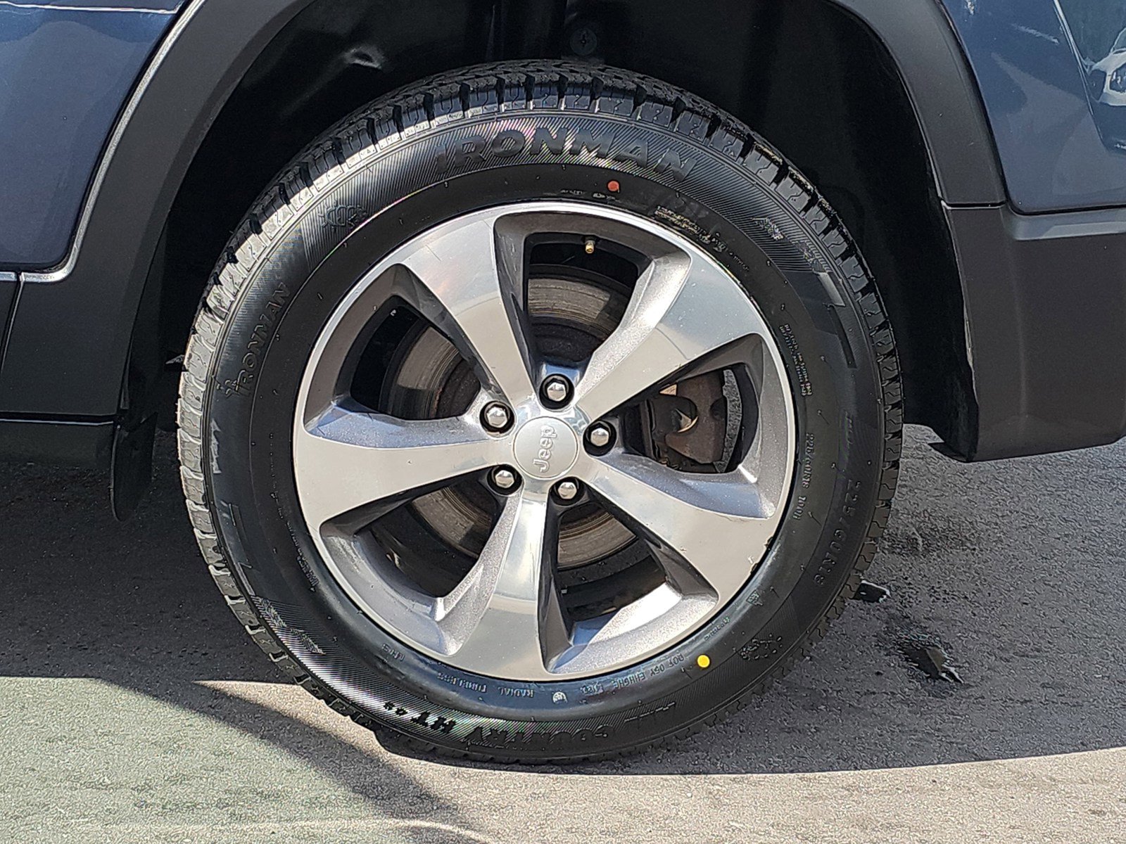 Used 2019 Jeep Cherokee Limited AWD/4WD image 32