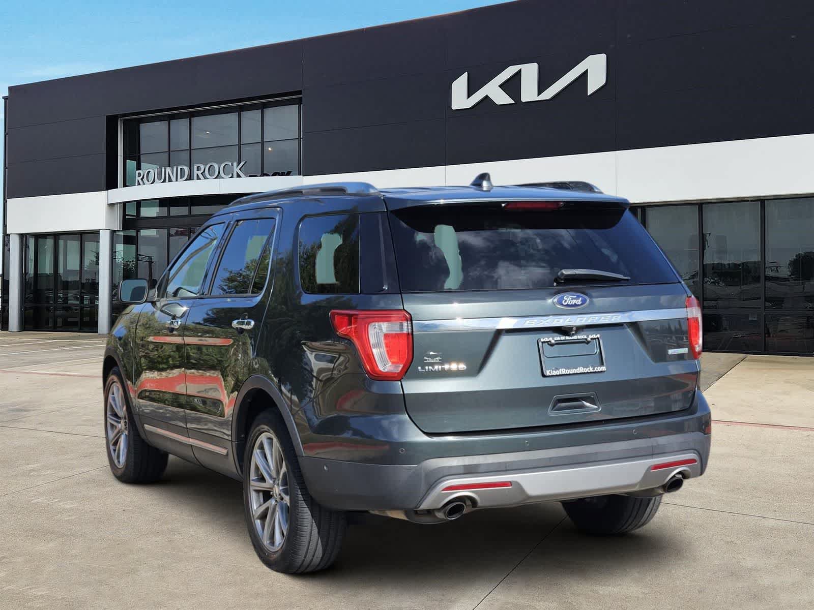 Used 2016 Ford Explorer Limited w/ Equipment Group 301A FWD image 5