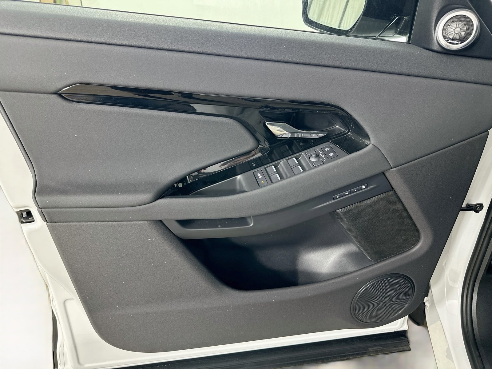 New 2026 Land Rover Range Rover Evoque S AWD/4WD image 16