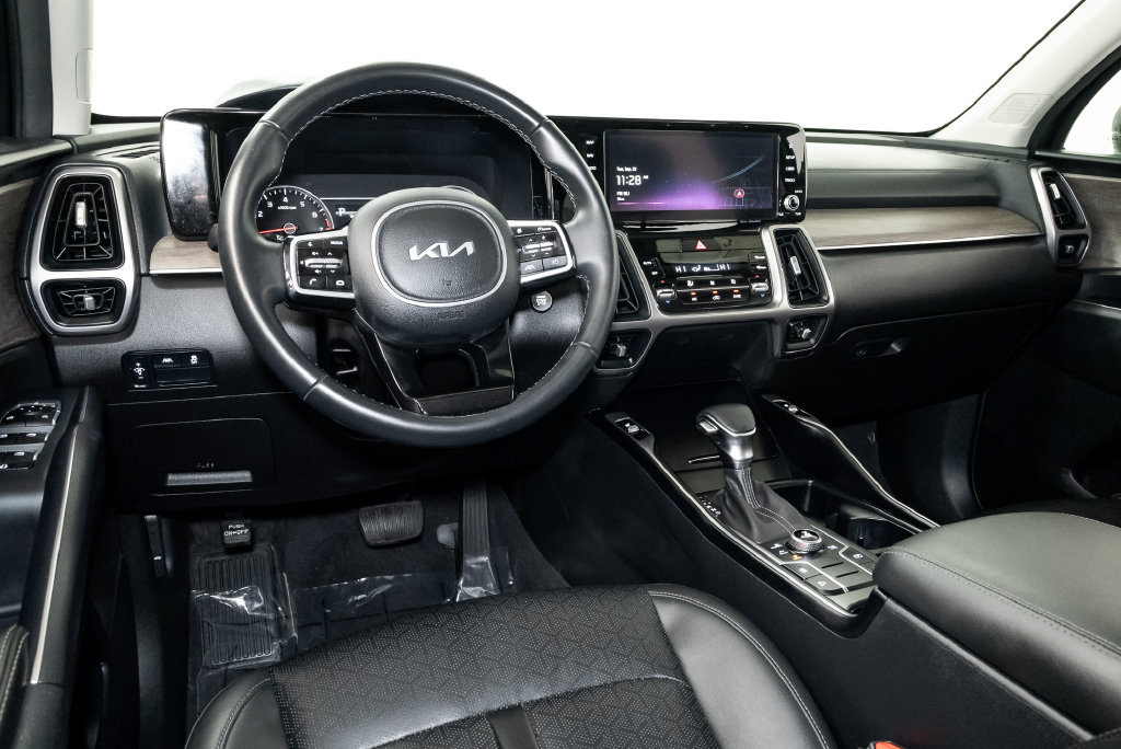 Used 2023 Kia Sorento S AWD/4WD image 7