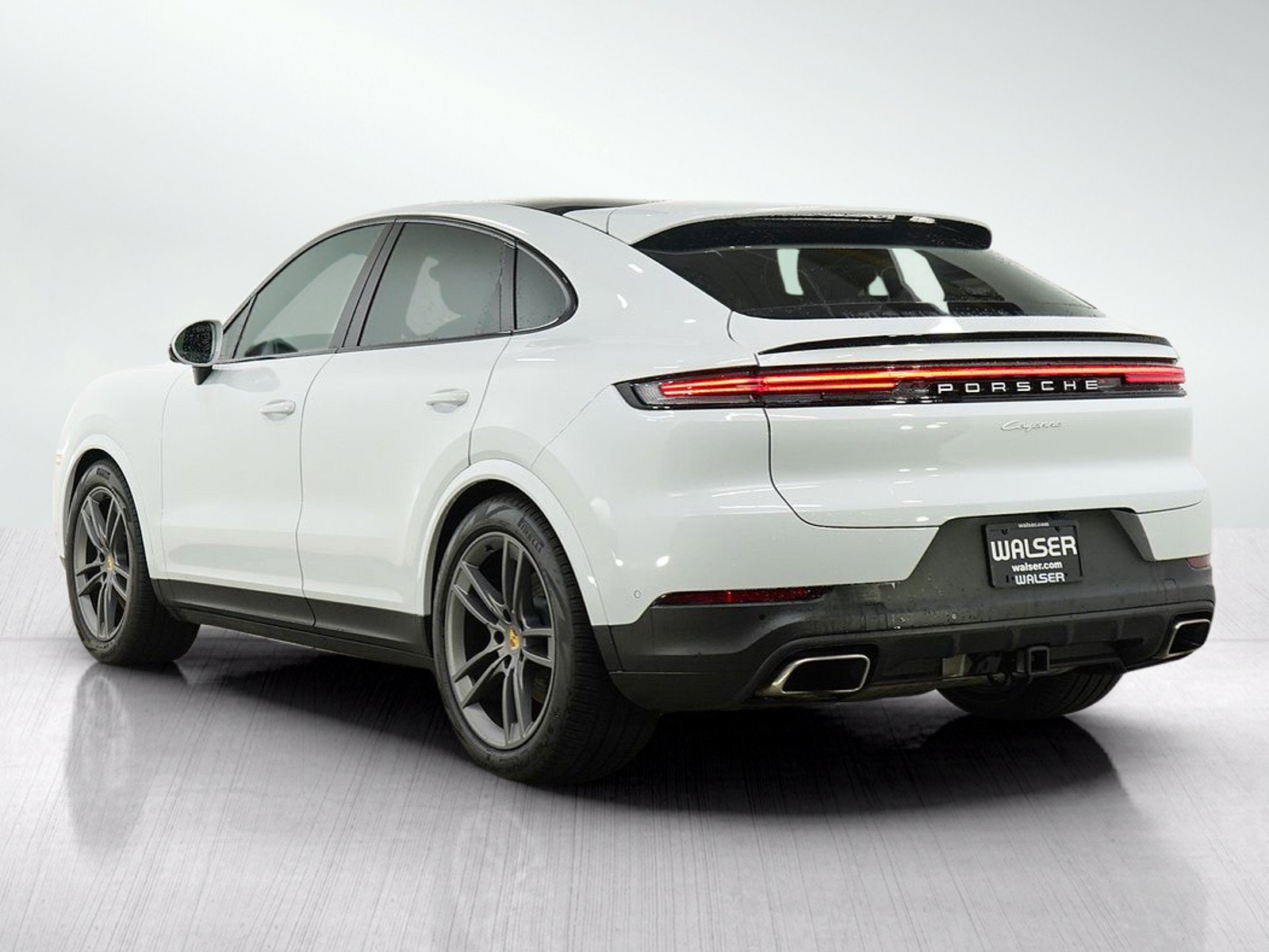 Used 2024 Porsche Cayenne Coupe AWD/4WD image 3