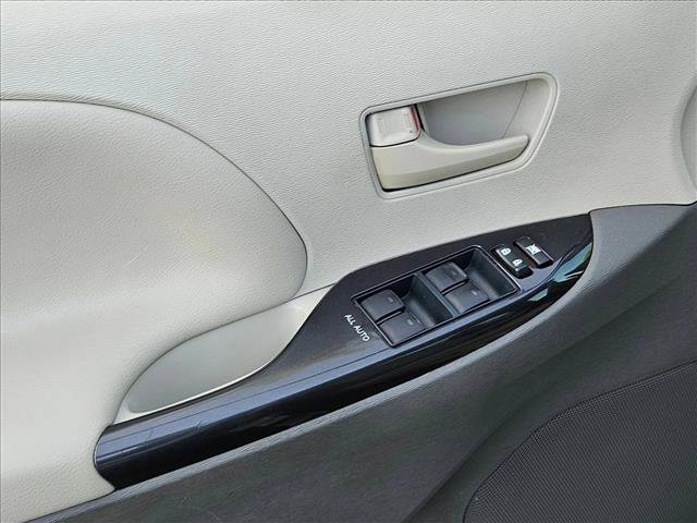 Used 2013 Toyota Sienna LE FWD image 29