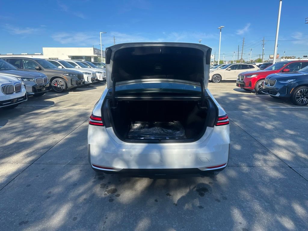 Certified 2025 BMW 530i image 24