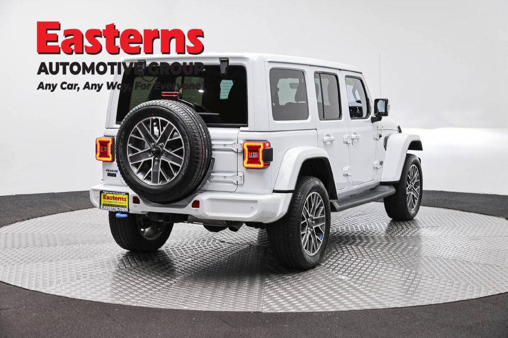 Used 2023 Jeep Wrangler Unlimited Sahara AWD/4WD image 7