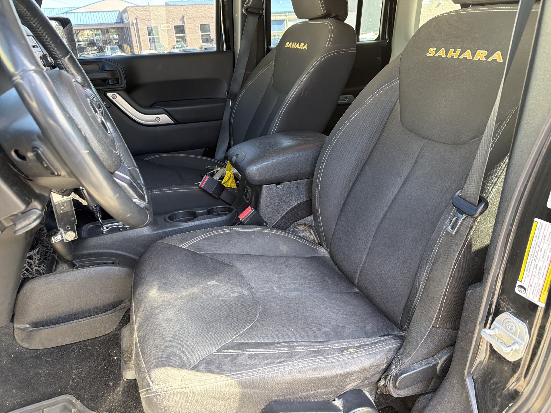 Used 2015 Jeep Wrangler Unlimited Sahara w/ Connectivity Group AWD/4WD image 8