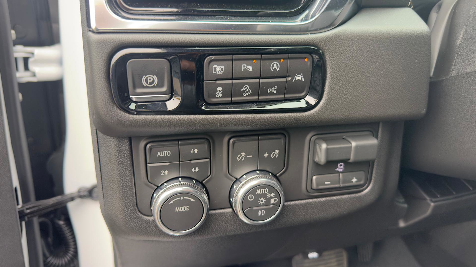 New 2026 GMC Yukon XL Elevation image 19