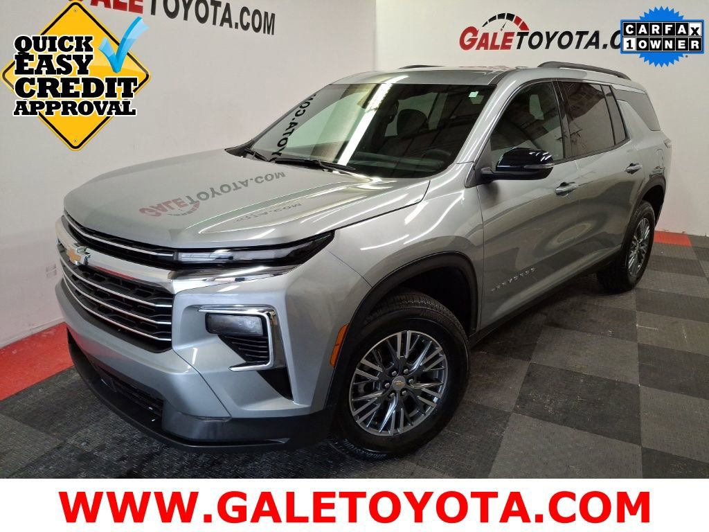 Used 2025 Chevrolet Traverse LT image 1