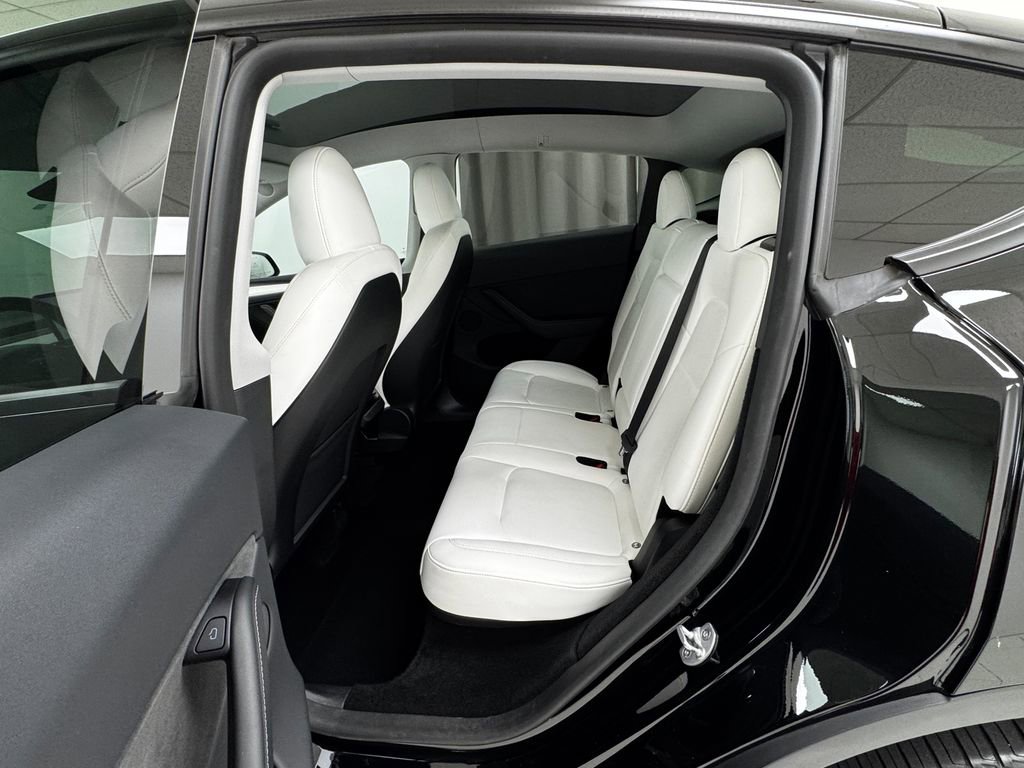 Used 2024 Tesla Model Y Long Range image 12