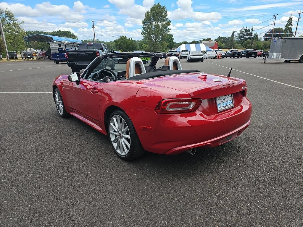 Used 2020 FIAT 124 Spider Lusso w/ Convenience Group RWD image 3