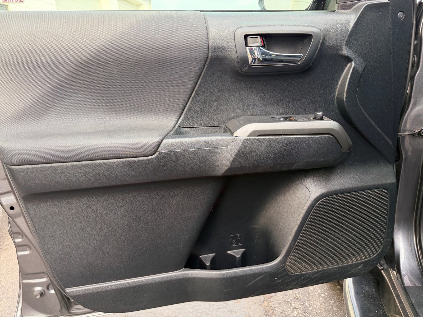 Used 2019 Toyota Tacoma TRD Off-Road image 19