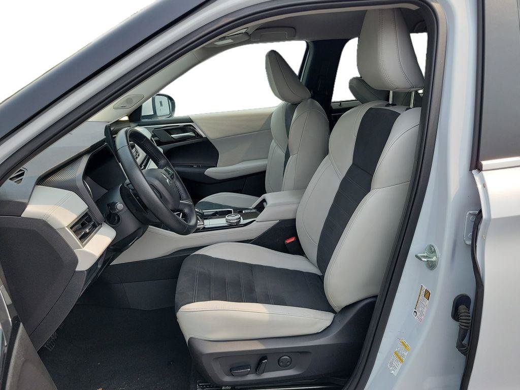 Used 2025 Mitsubishi Outlander SE AWD/4WD image 6