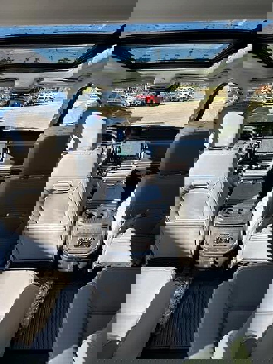 New 2025 Ford Expedition Active image 37