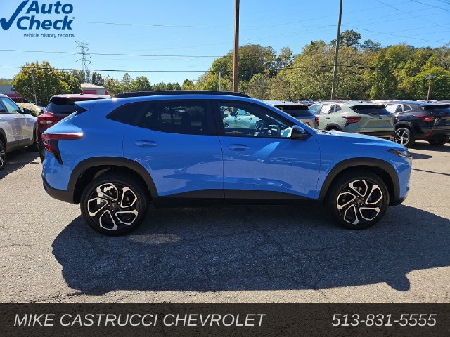 Used 2024 Chevrolet Trax RS w/ Sunroof Package FWD image 6