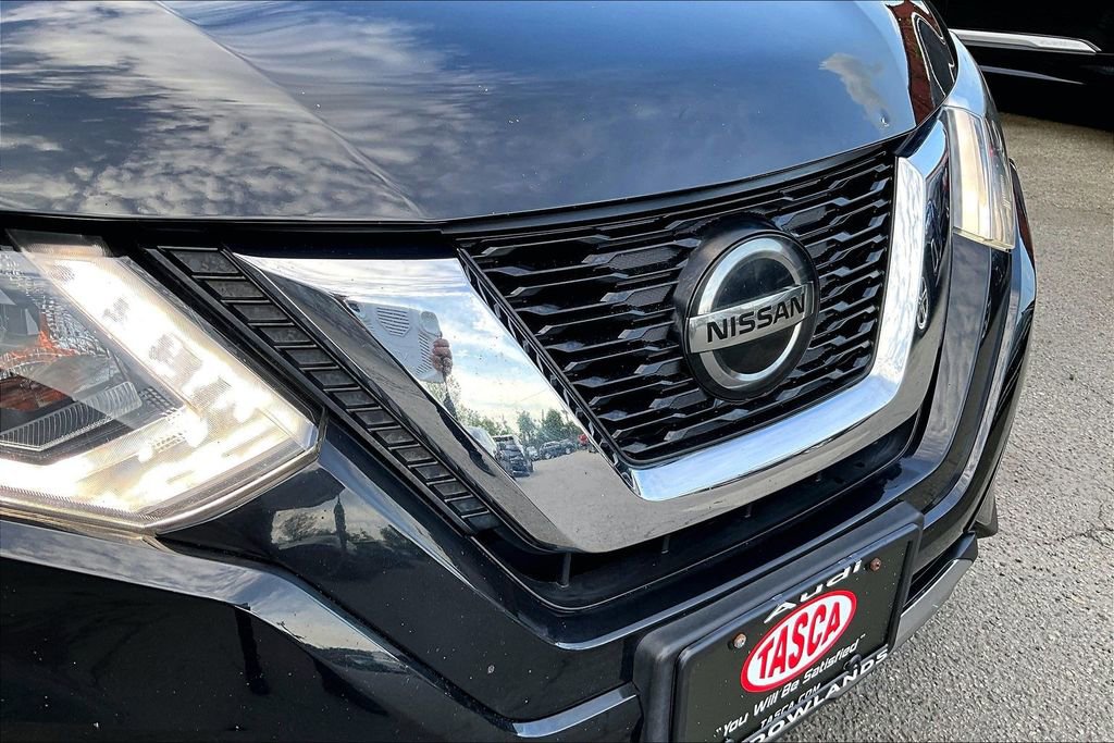 Used 2018 Nissan Rogue SV w/ Premium Package AWD/4WD image 32