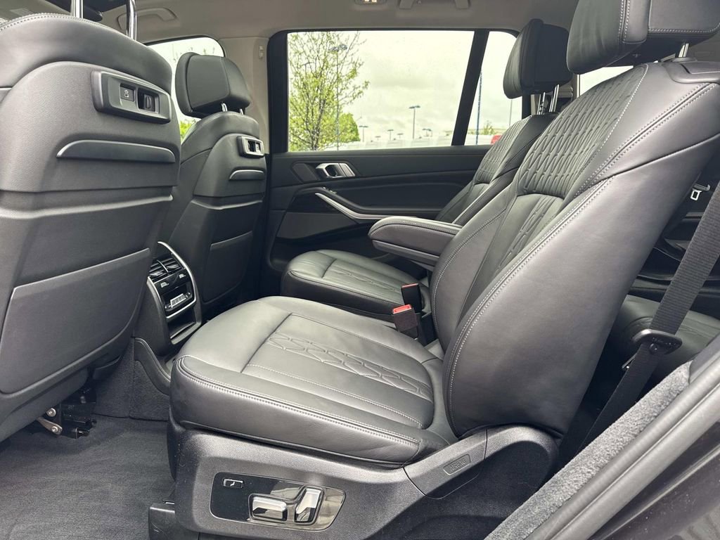 Used 2020 BMW X7 xDrive40i w/ Premium Package AWD/4WD image 11