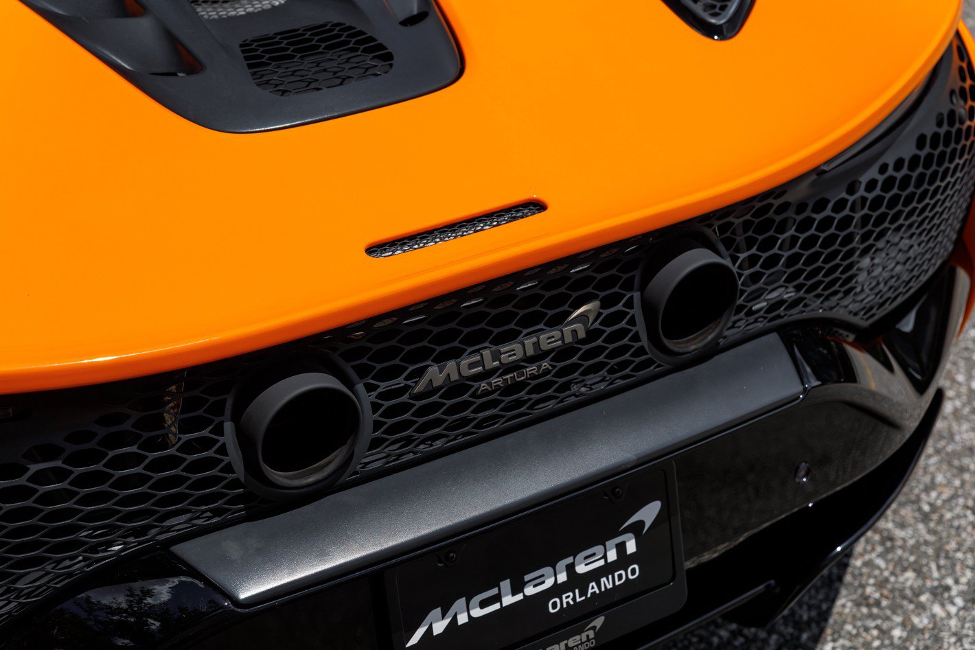 Used 2025 McLaren Artura Spider RWD image 11