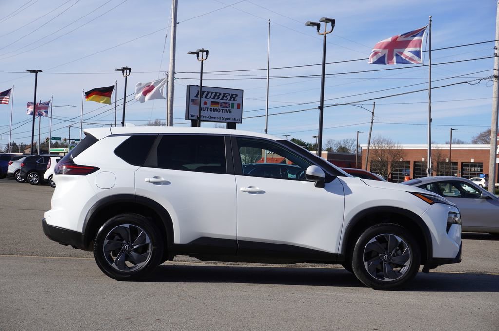 Used 2024 Nissan Rogue SV image 8