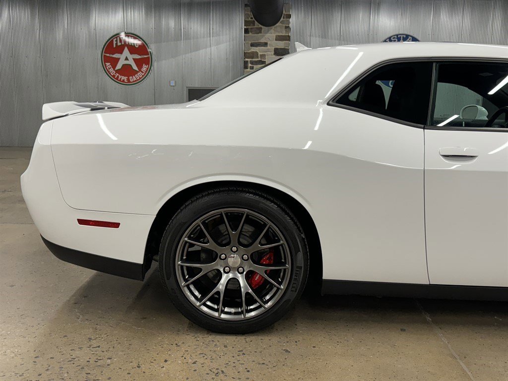 Used 2016 Dodge Challenger SRT w/ Technology Group image 17