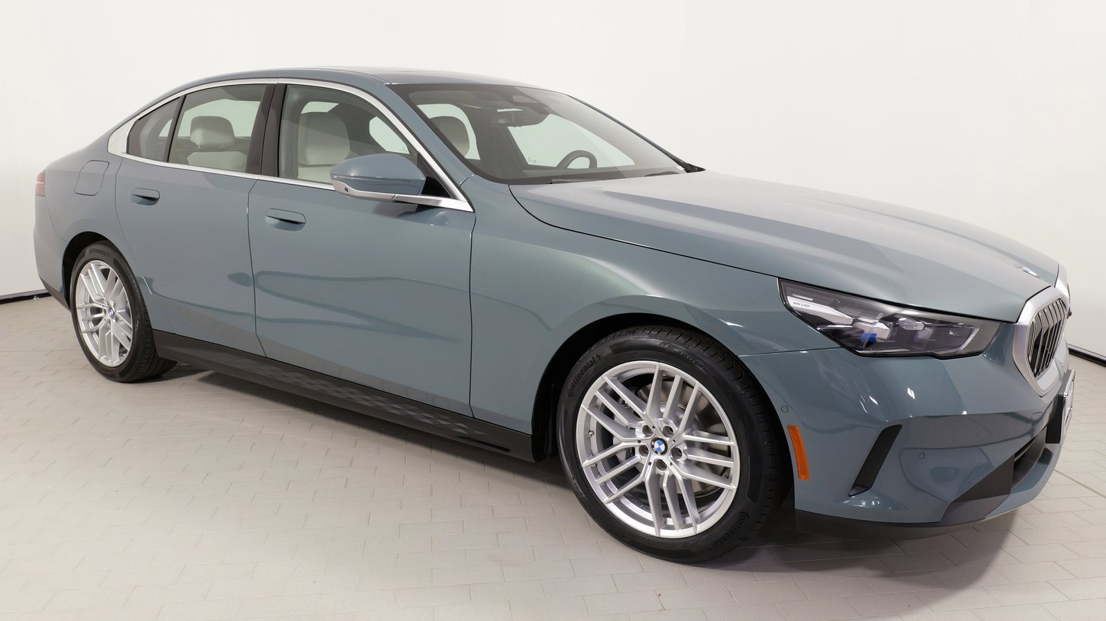 Used 2024 BMW 530i xDrive image 8