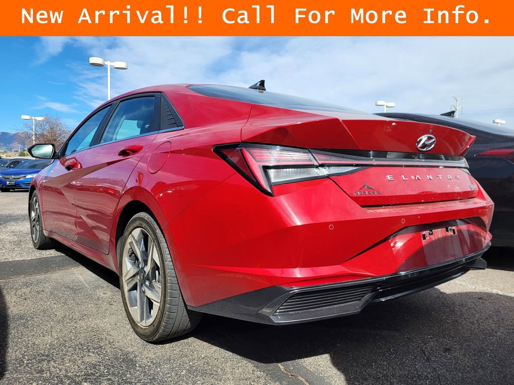 Used 2022 Hyundai Elantra Limited w/ Cargo Package image 5