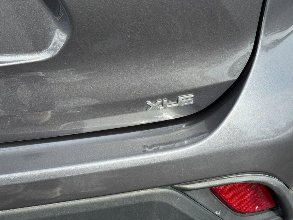 Used 2022 Toyota Highlander XLE image 4