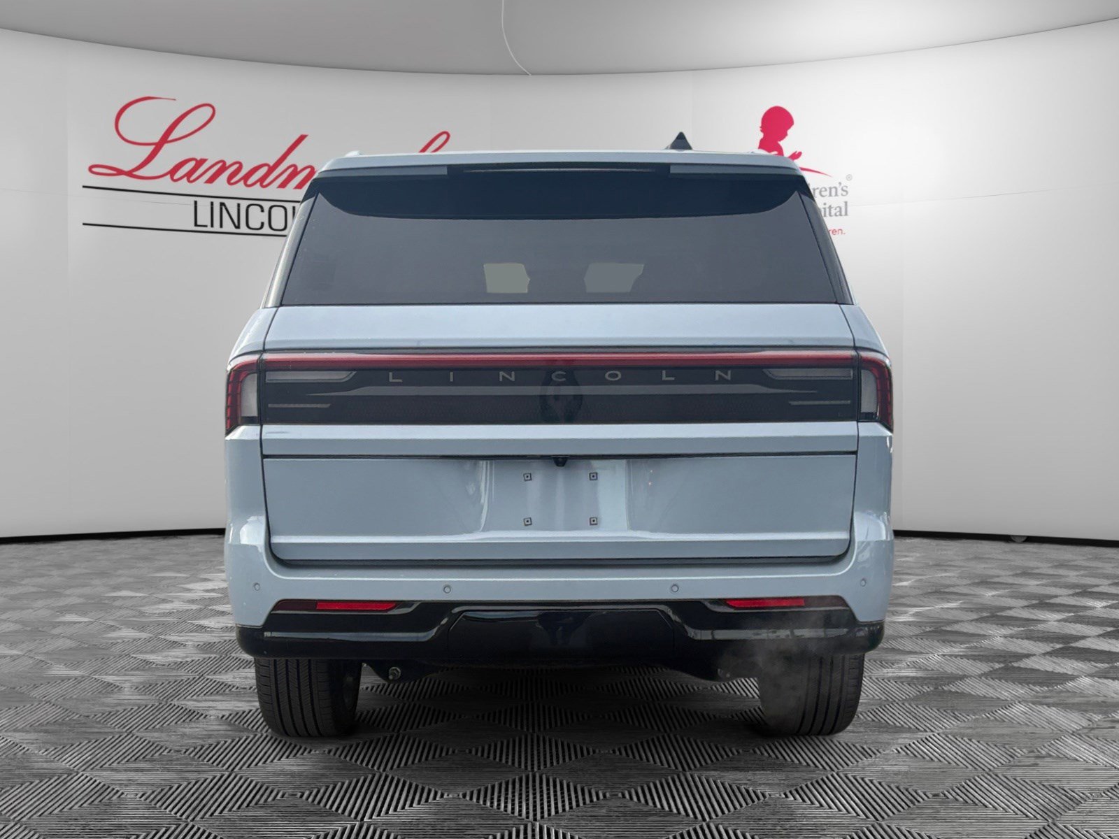 Certified 2025 Lincoln Navigator L Reserve image 4