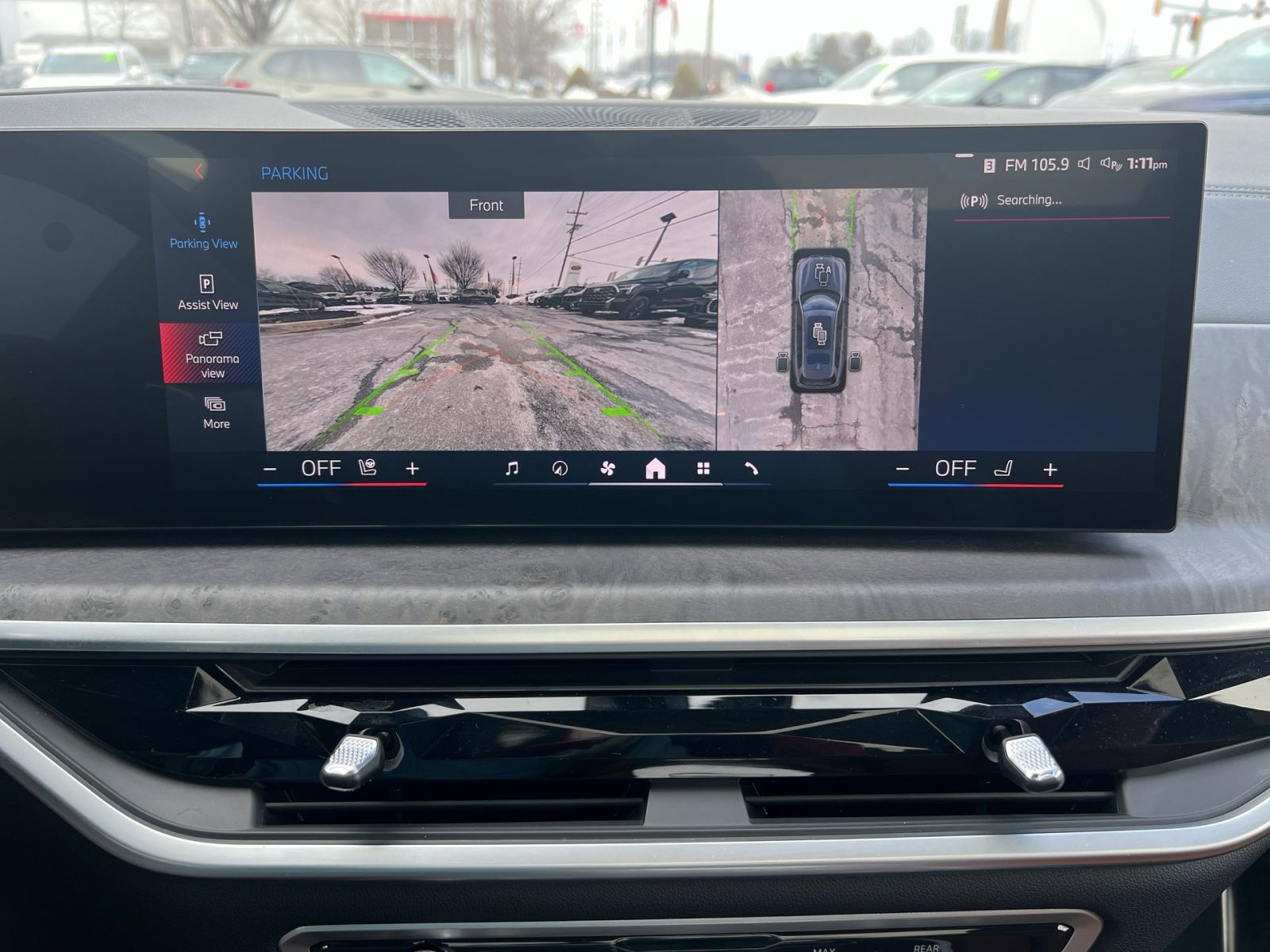 Used 2024 BMW X7 M60i w/ Executive Package image 19