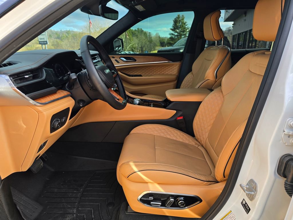 Used 2025 Jeep Grand Cherokee L Summit image 4