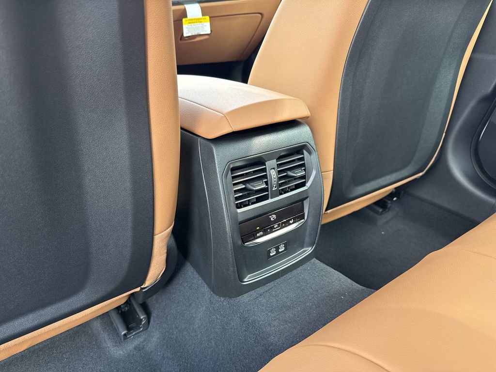 Used 2025 BMW 330i xDrive Sedan w/ Convenience Package image 25