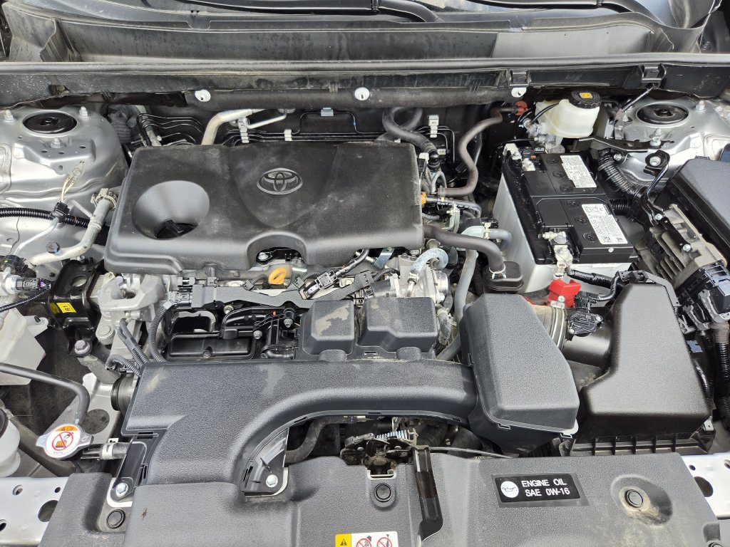 Used 2025 Toyota RAV4 XLE FWD image 31