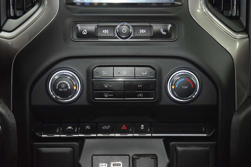 Used 2023 Chevrolet Silverado 1500 Custom AWD/4WD image 30