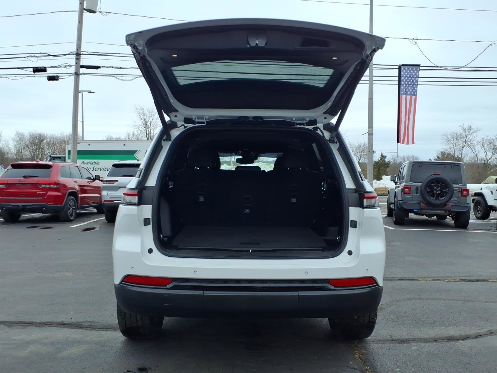 Certified 2023 Jeep Grand Cherokee Altitude image 10