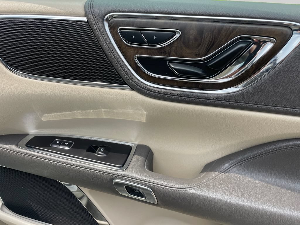 Used 2017 Lincoln Continental Premiere AWD/4WD image 13