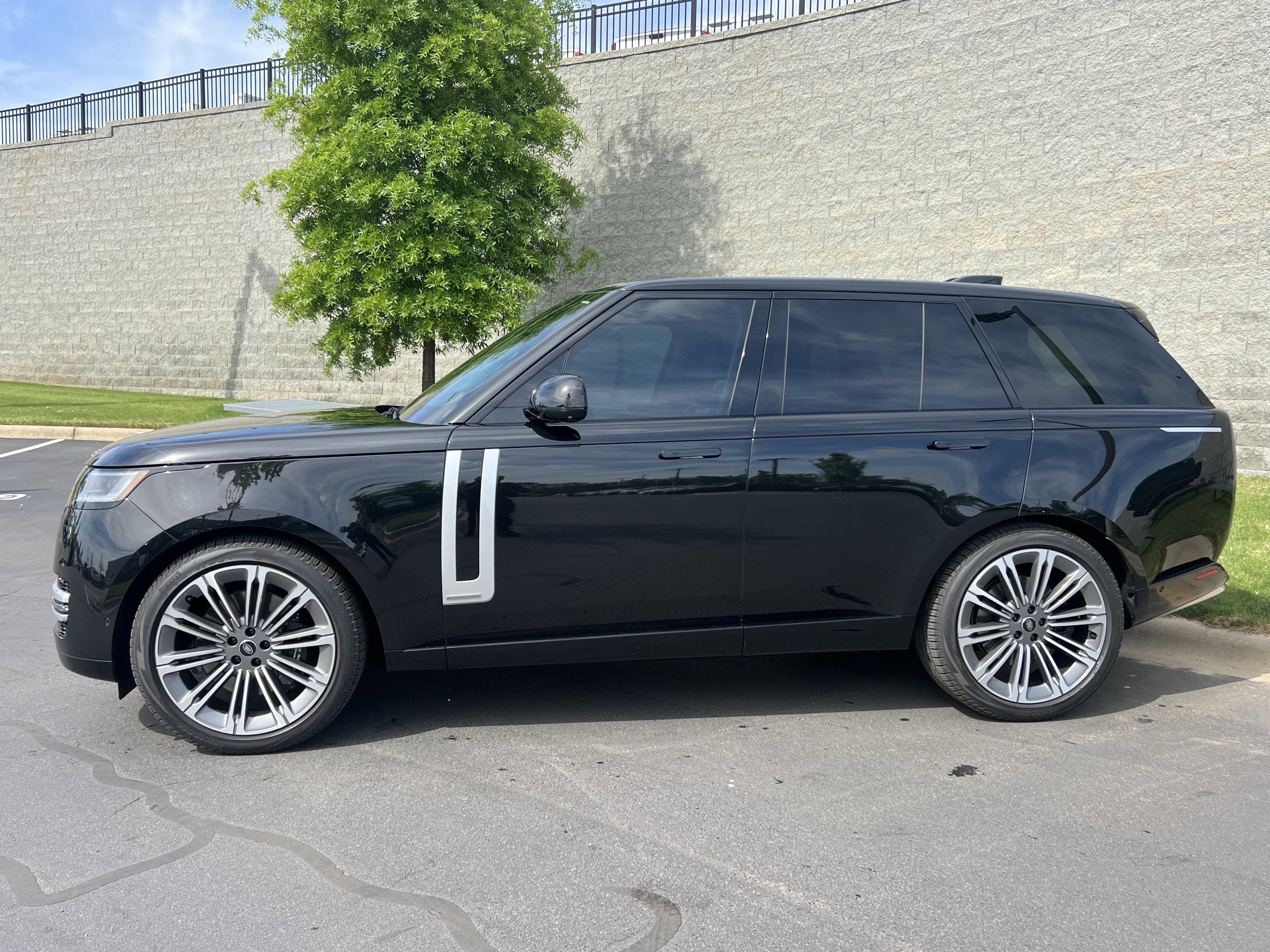 Certified 2024 Land Rover Range Rover Autobiography image 4
