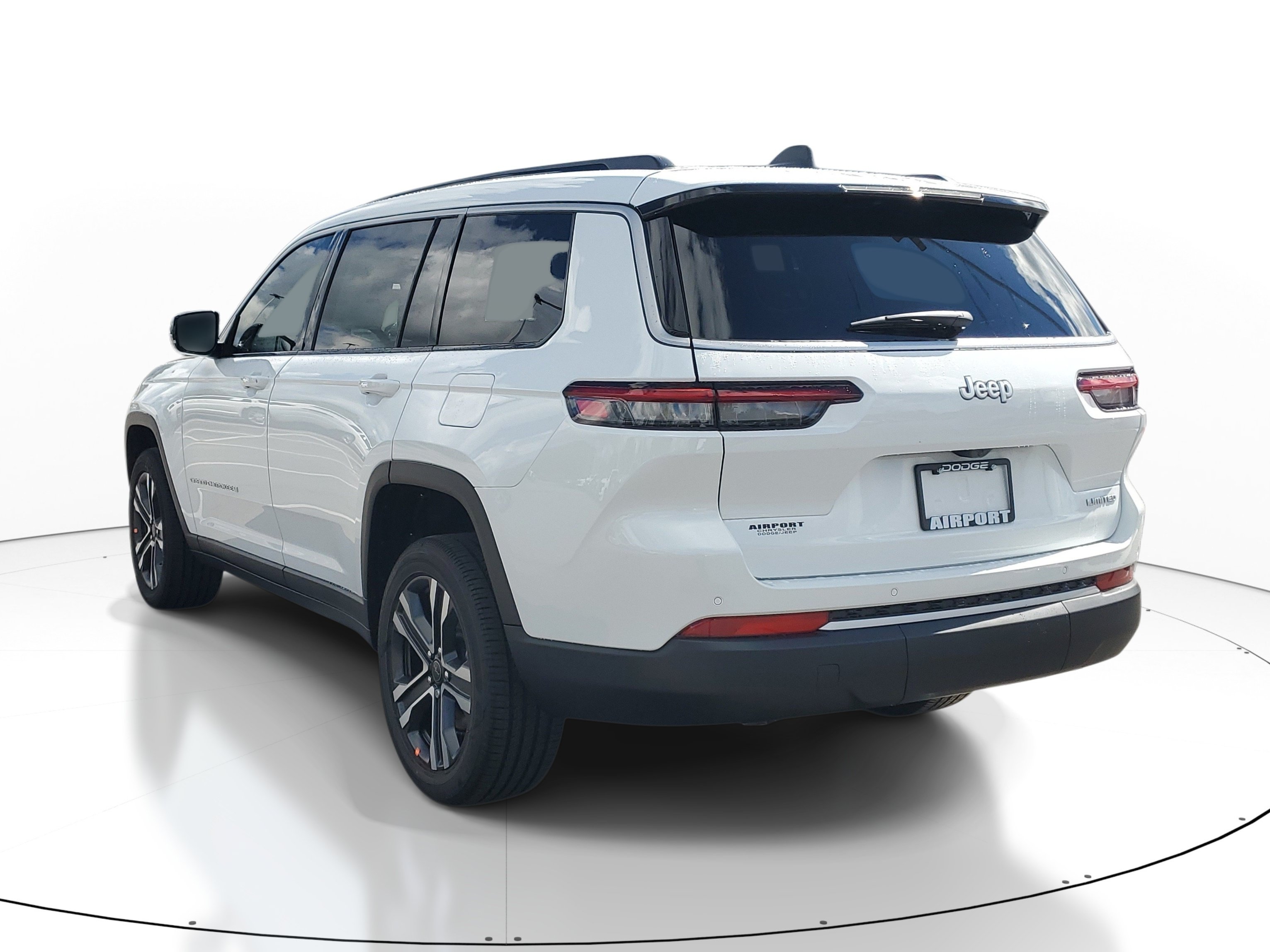 New 2027 Jeep Grand Cherokee L Limited RWD image 3