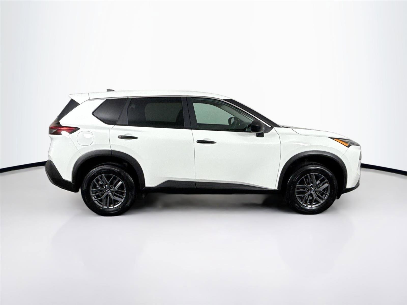 Used 2023 Nissan Rogue S FWD image 9