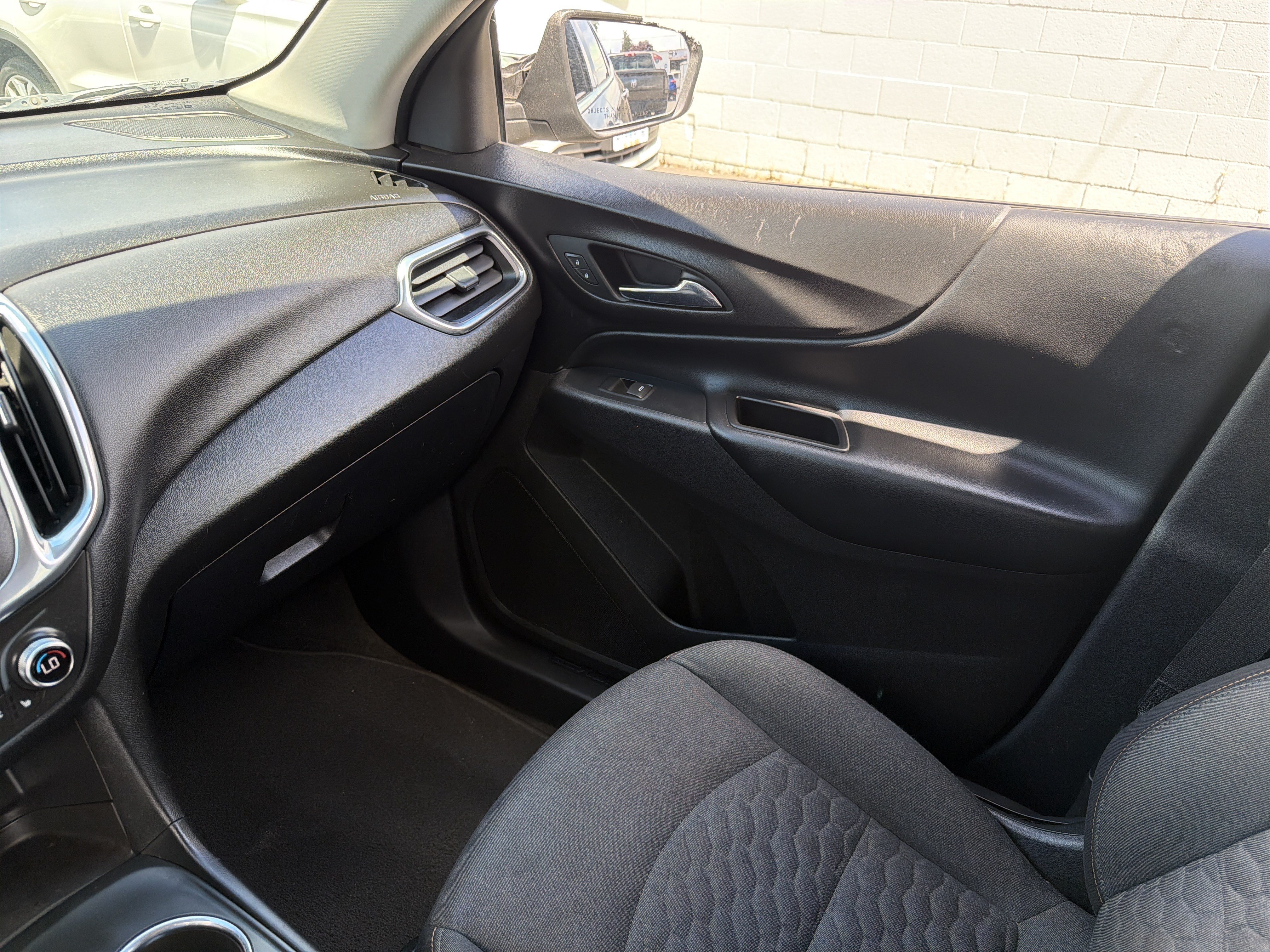 Used 2019 Chevrolet Equinox LT w/ Sun & Navigation Package AWD/4WD image 25
