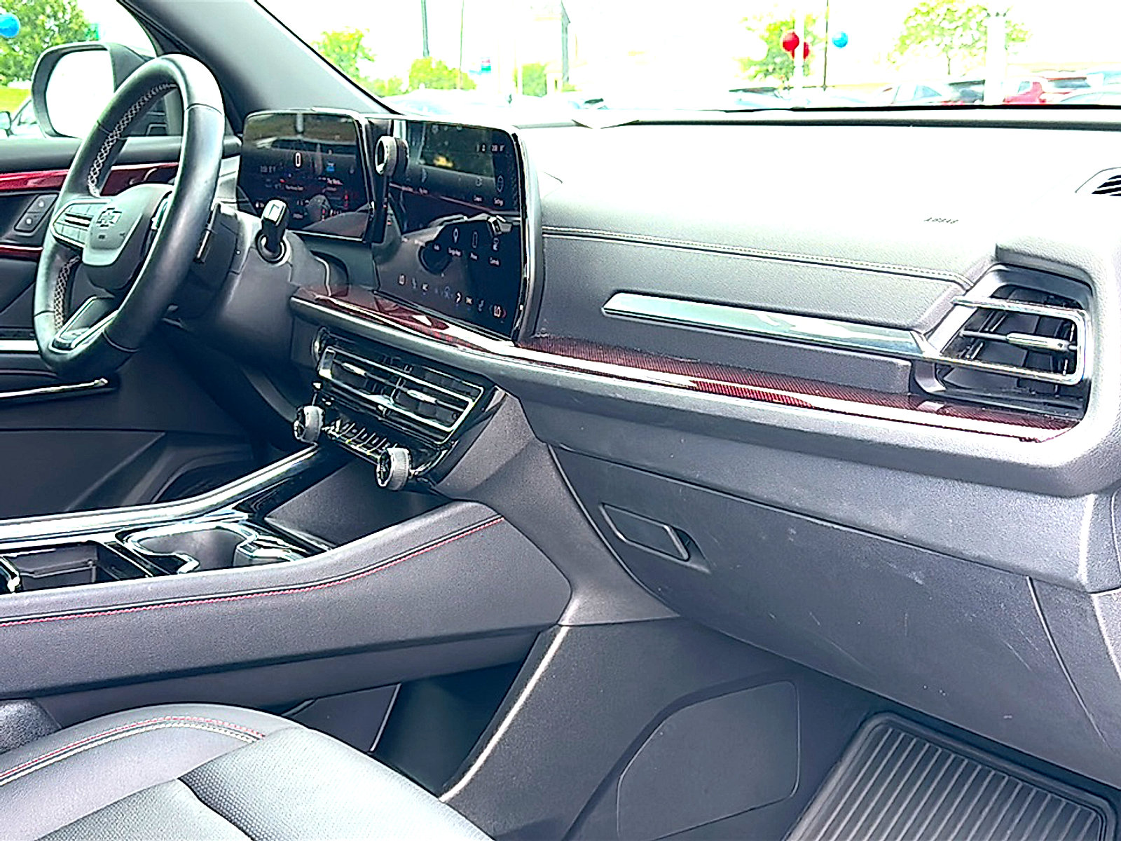 Used 2025 Chevrolet Traverse Z71 AWD/4WD image 25