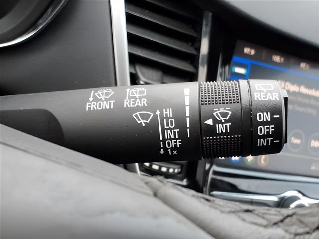 Used 2022 Chevrolet Trax LT w/ LT Convenience Package image 29