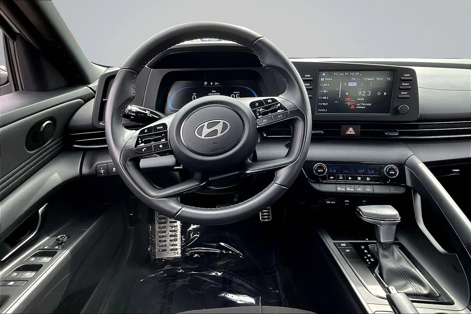 Used 2023 Hyundai Santa Fe SEL w/ Premium Package FWD image 9