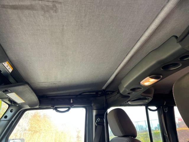 Used 2014 Jeep Wrangler Unlimited Sahara image 25