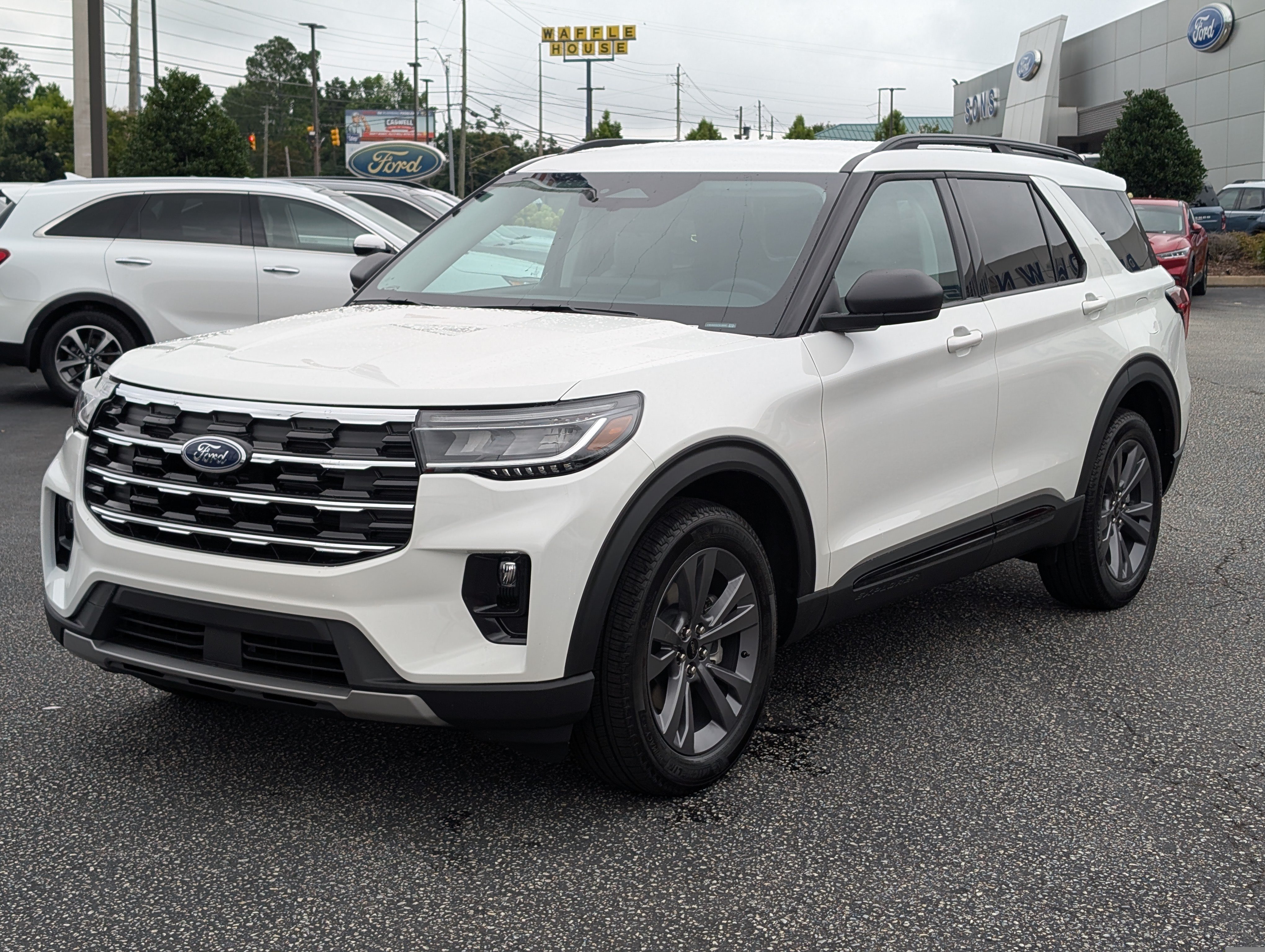 New 2026 Ford Explorer Active w/ Active Comfort Package AWD/4WD image 2