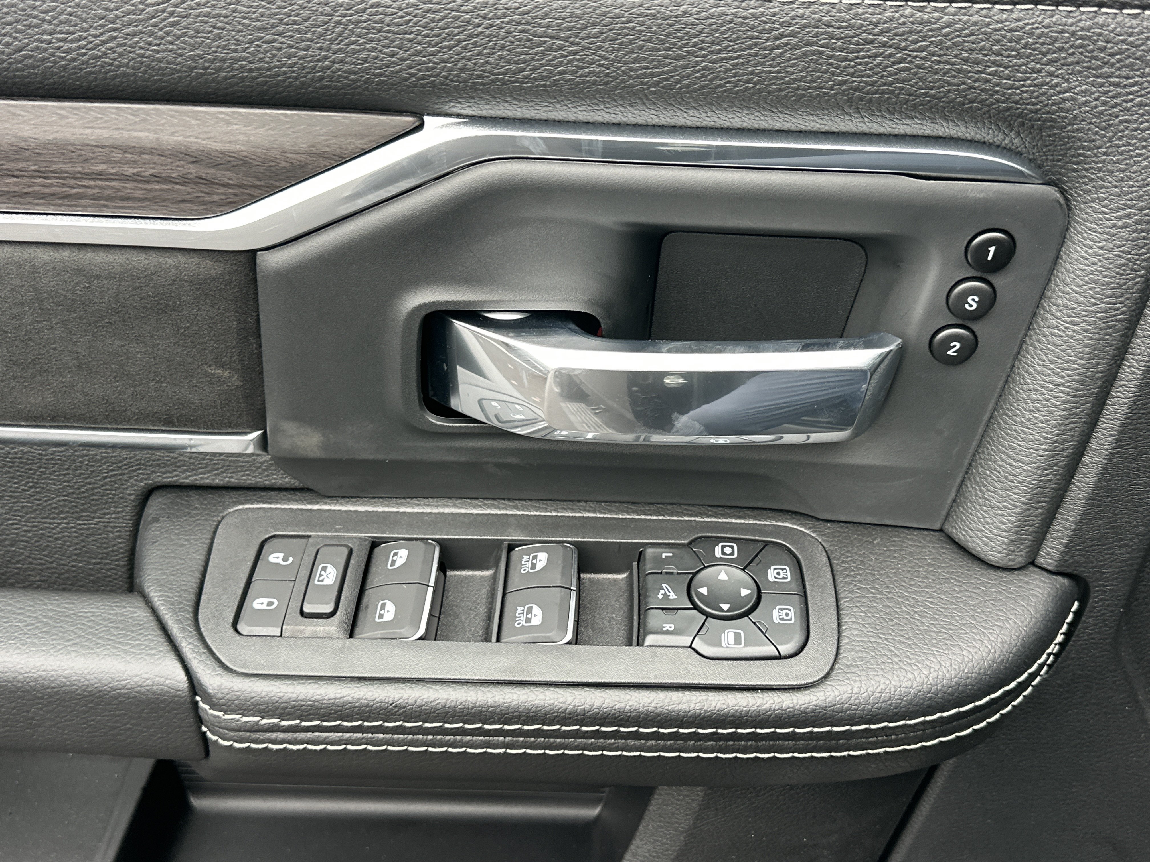 New 2027 RAM 2500 Laramie AWD/4WD image 16