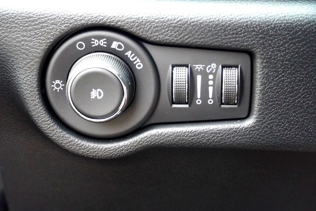 New 2026 Chrysler Pacifica Select FWD image 18