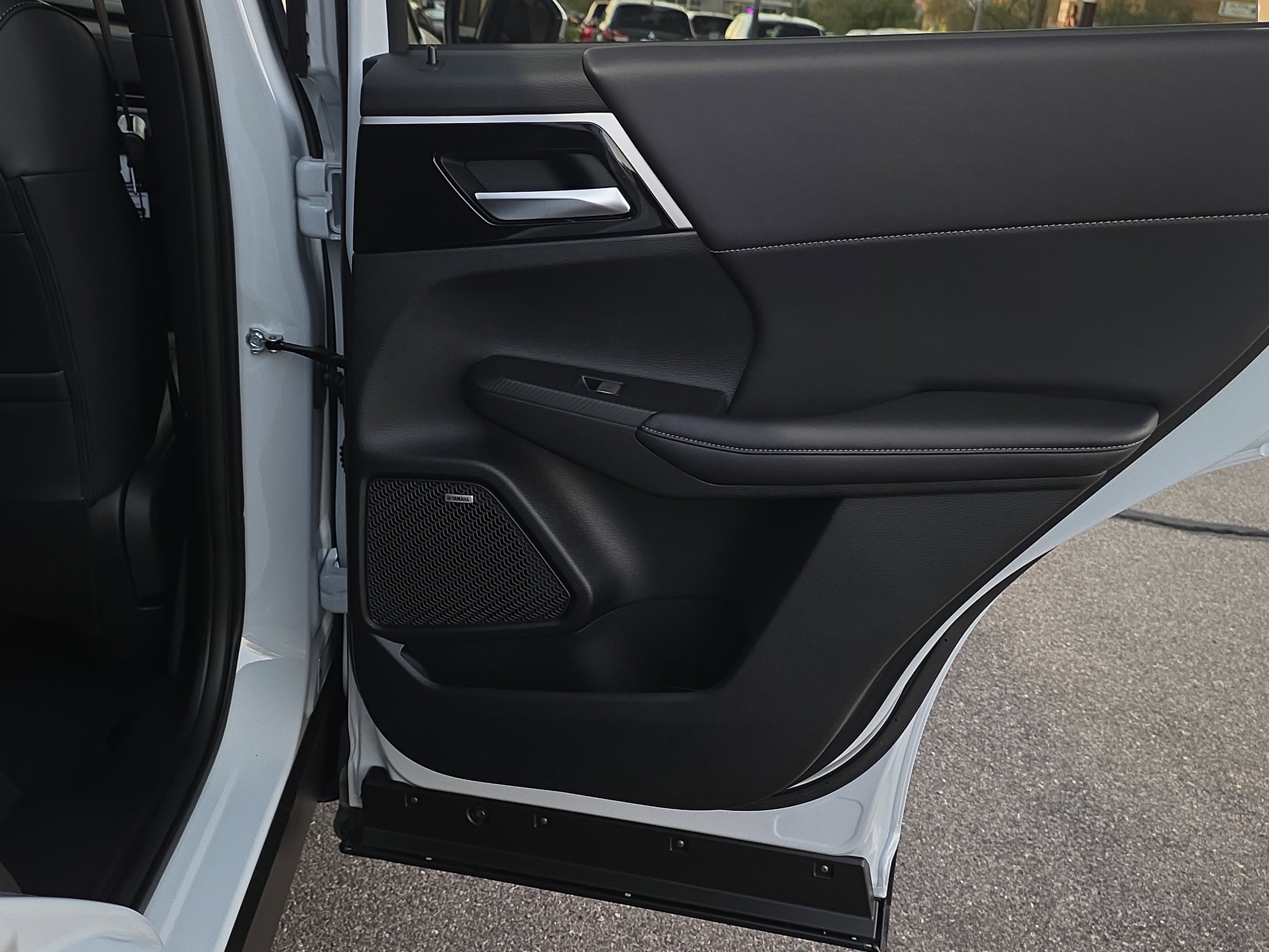 New 2025 Mitsubishi Outlander SE image 24