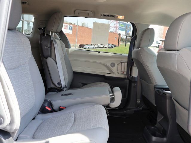 Used 2024 Toyota Sienna LE image 12