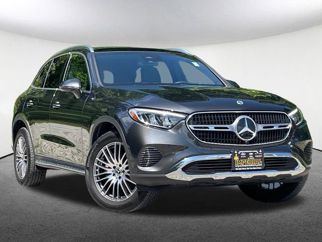 Used 2025 Mercedes-Benz GLC 300 4MATIC image 2