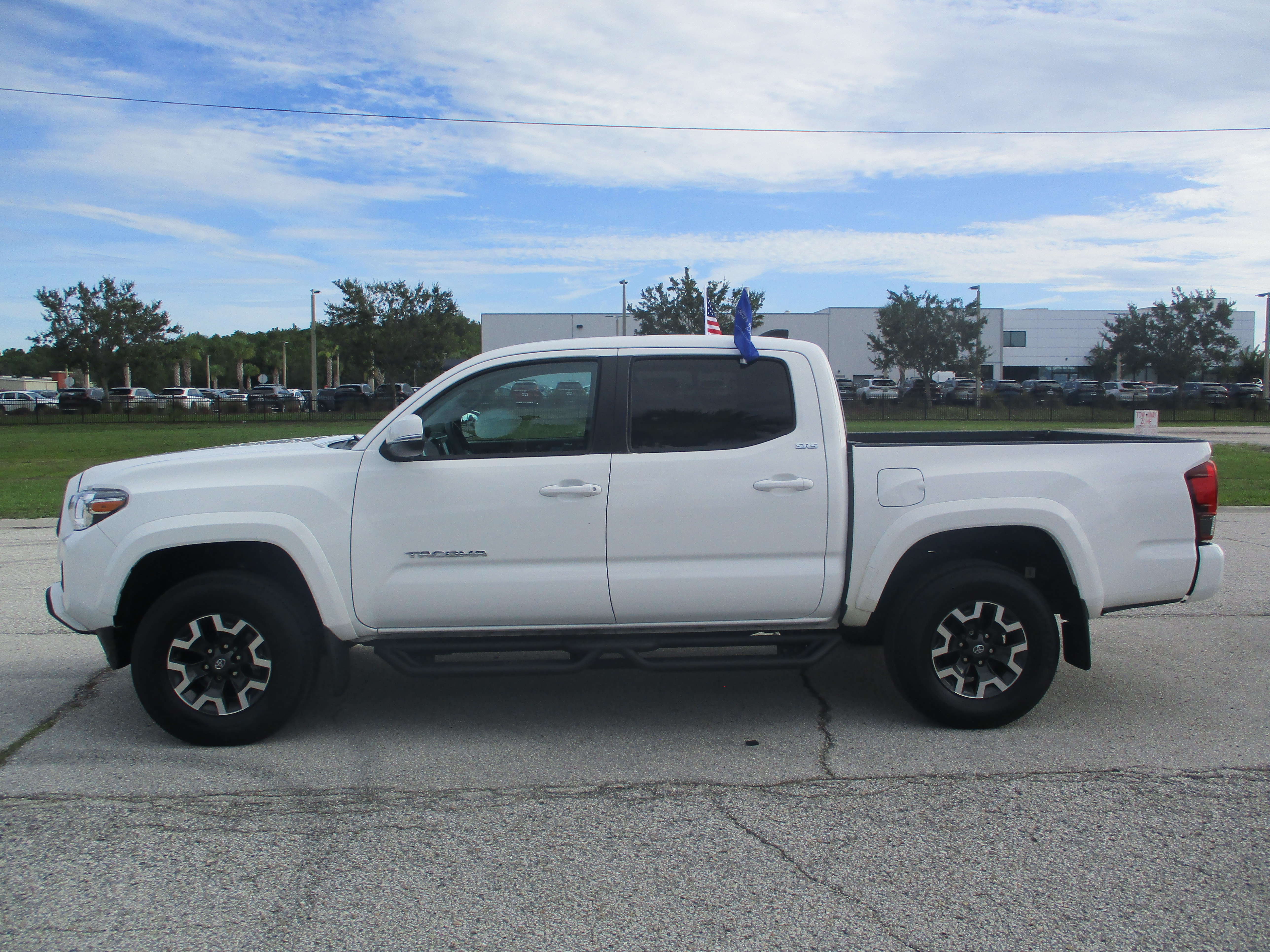 Used 2023 Toyota Tacoma SR5 w/ Technology Package AWD/4WD image 4