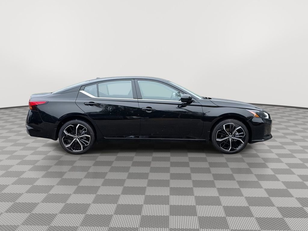 New 2026 Nissan Altima 2.5 SR AWD/4WD image 12